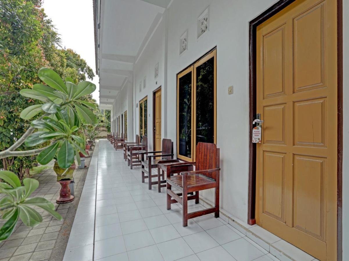 Oyo 3096 Hotel Dewi Warsiki Gilimanuk Exteriér fotografie