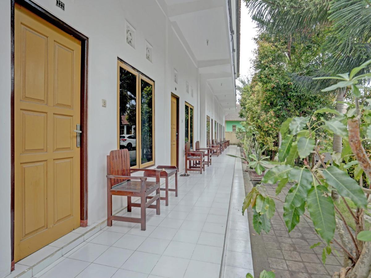 Oyo 3096 Hotel Dewi Warsiki Gilimanuk Exteriér fotografie